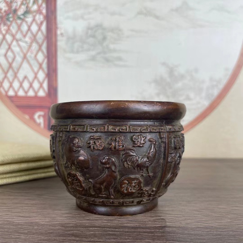 Vintage Collectible Ashtrays - Antike und Vintage-Sammlerstücke: Retro-Räuchergefäß und Aschenbecher