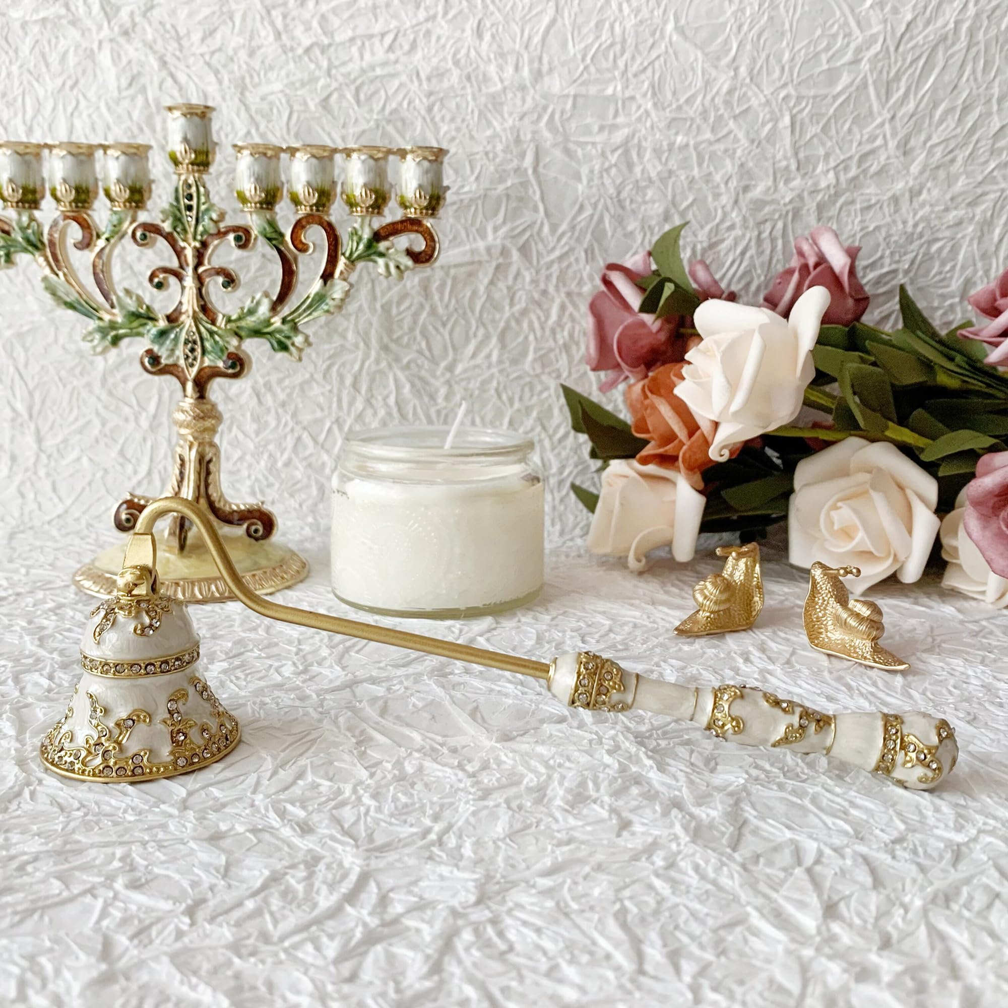 Collectible & Vintage Dolls For Halloween - Luxuriöser Menorah-Kerzenlöscher mit Glocke, emailliertem Blumendesign,