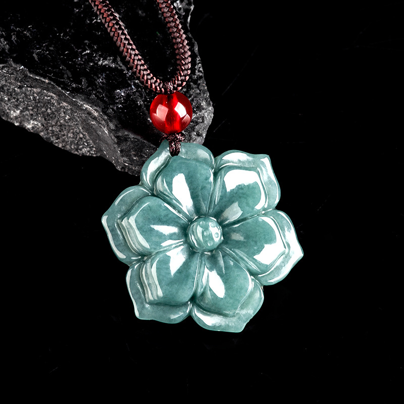 Burmesische Jadeit-Blumenanhän – Vintage Necklace Bewertung und Preis