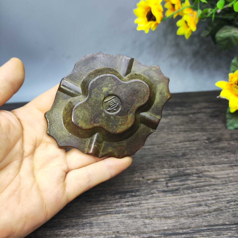 Antike Sammlung, Vintage-Stil, – Vintage Collectible Ashtrays Bewertung und Preis