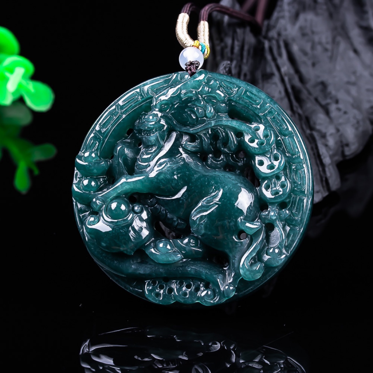 Burmesischer Jadeit-Drachenanh – Vintage Necklace Bewertung und Preis
