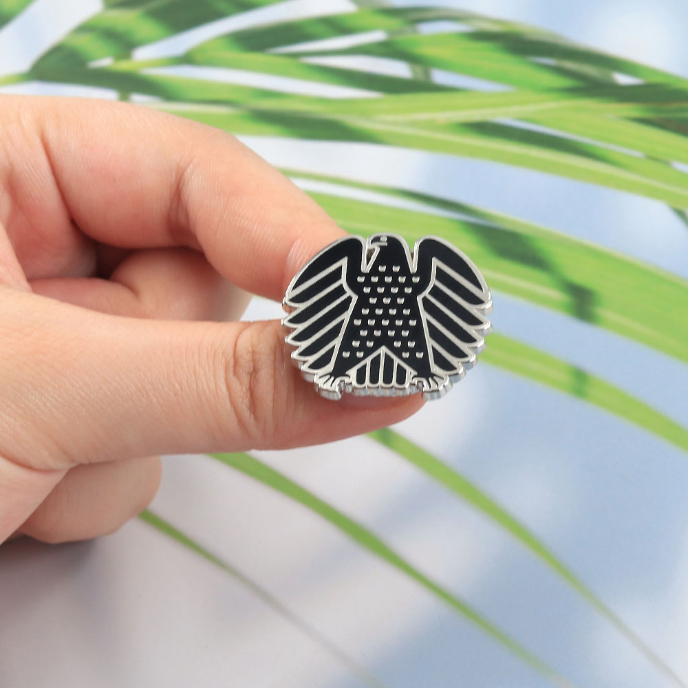 Deutsche Bundesrepublik Black  – Vintage Collectible Pins Bewertung und Preis